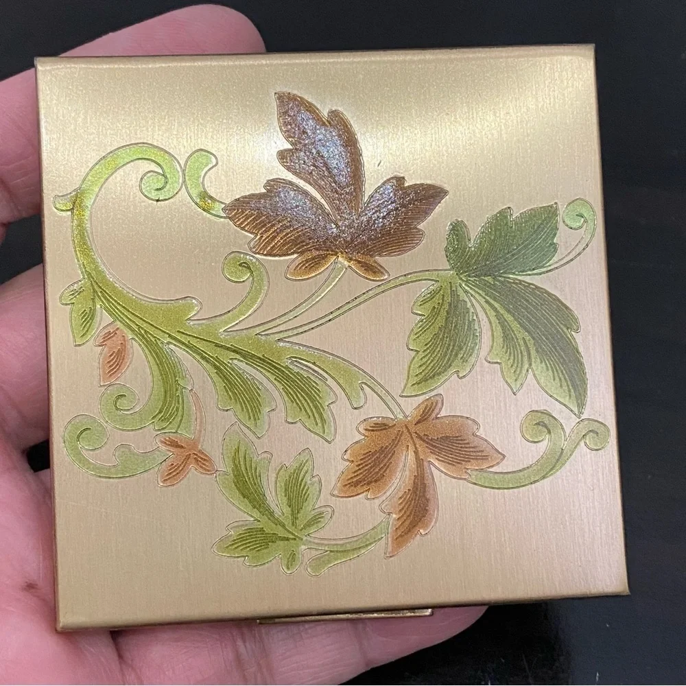 Vintage ELGIN American “Victory Model” Engraved Colored Leaves Compact Mirror
